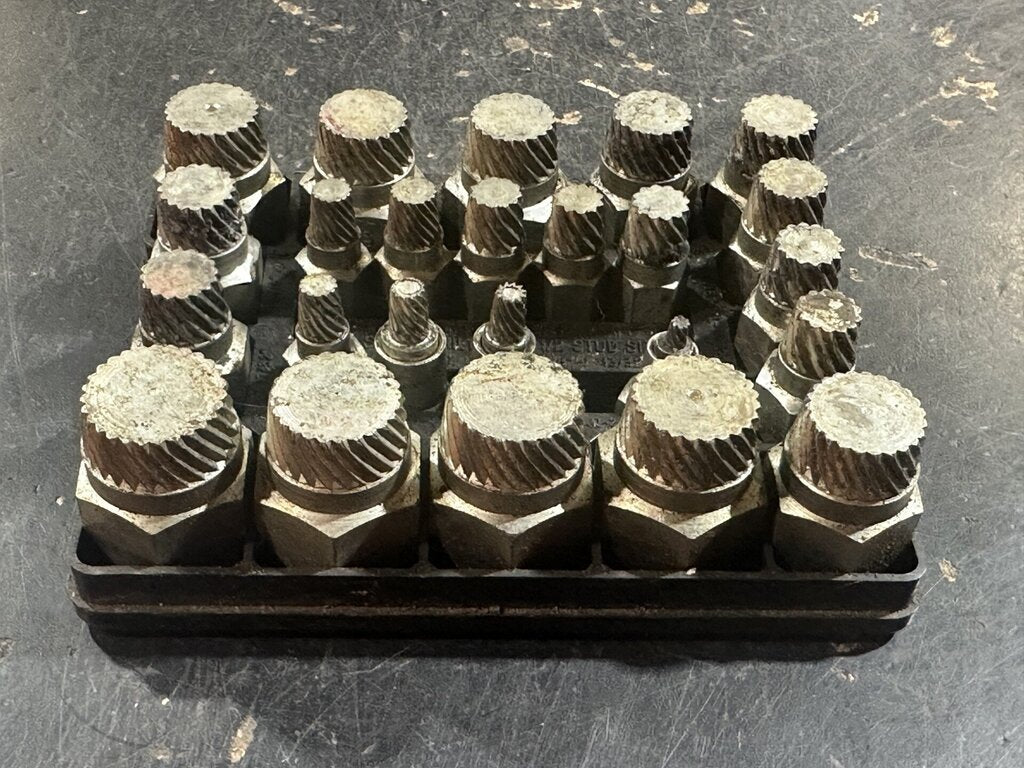 Heavy-Duty Bolt And Stud Extractor Set