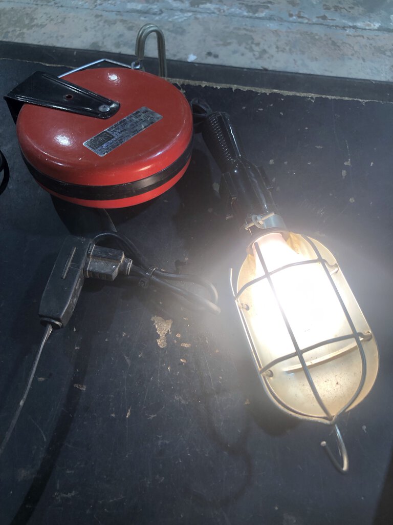 Retractable Shop Work Drop Light
