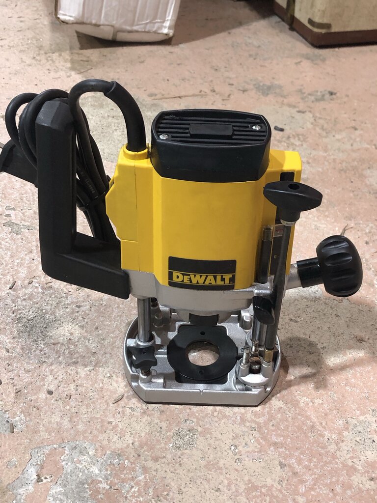 Corded Plunge Cut Router Kit