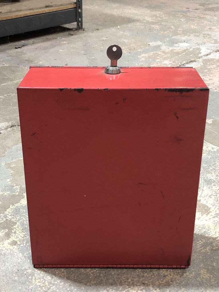Locking Screwdriver/Pry Bar Holder