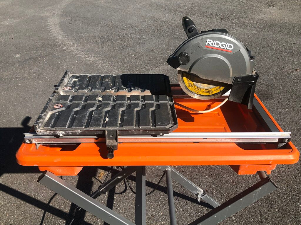Tile Wet Saw on Stand