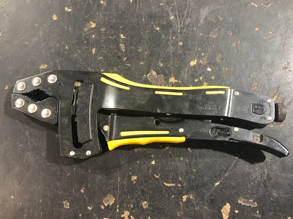 Self Adjusting Pliers