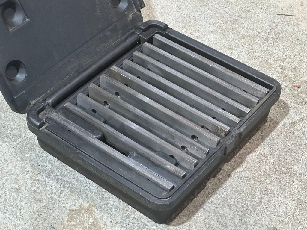 Thin Parallel Set