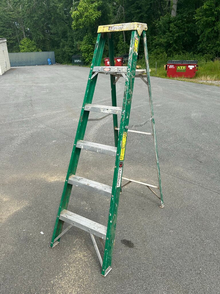 Fiberglass Step Ladder