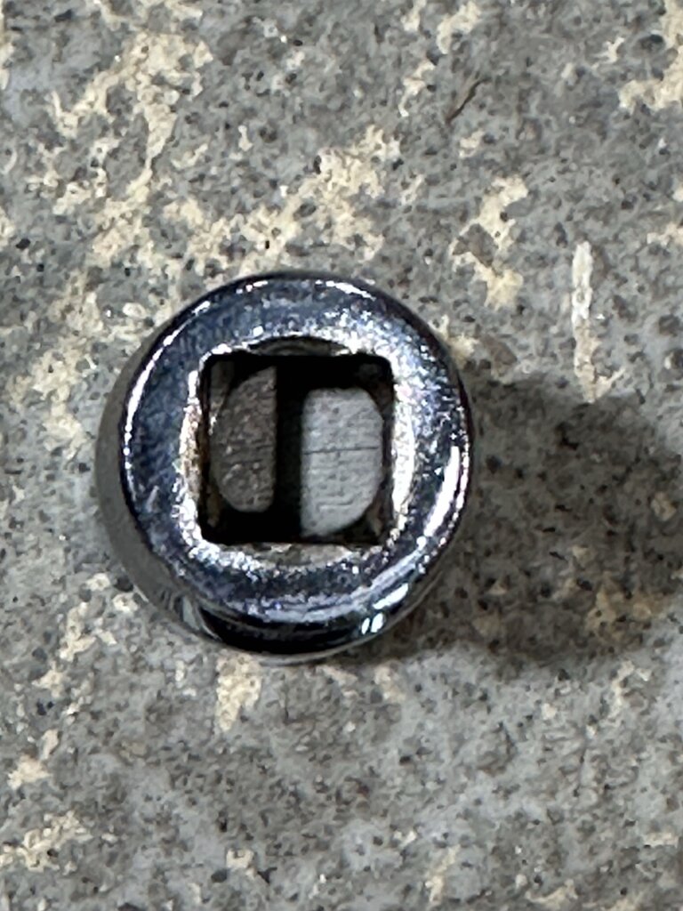 Shallow Universal Socket