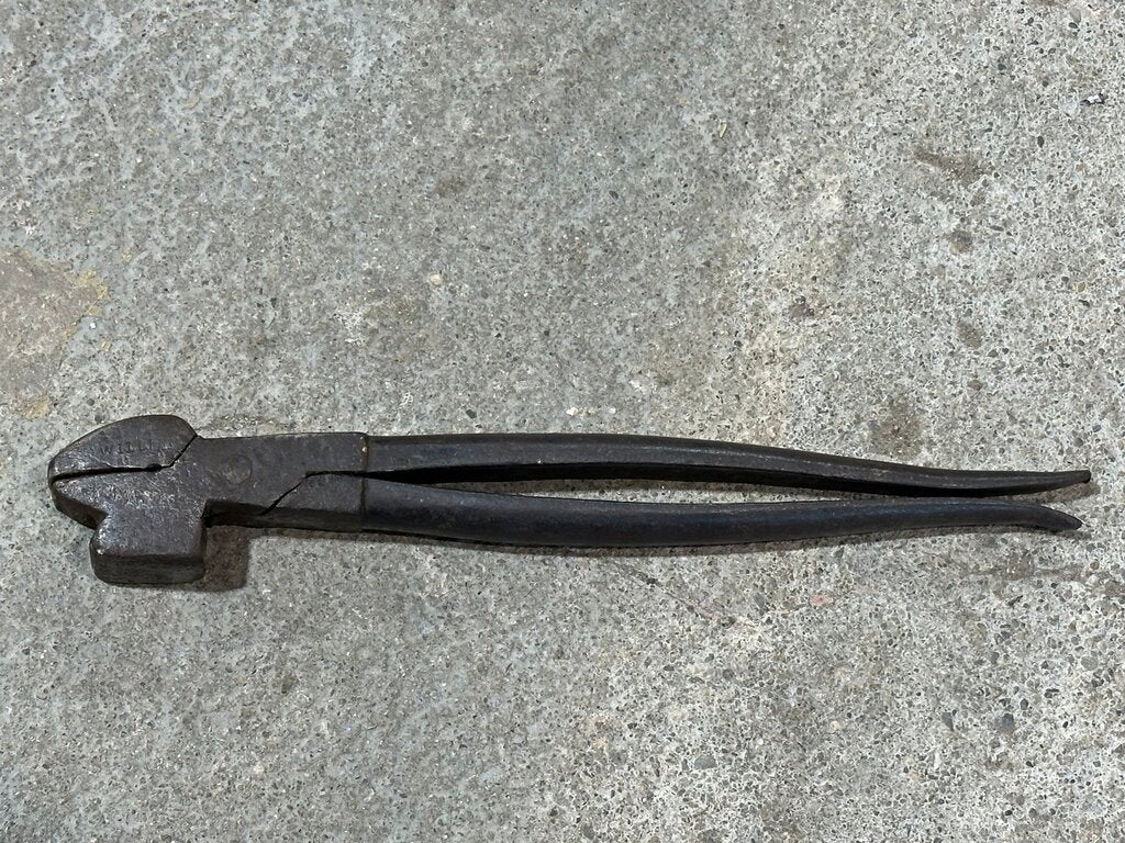 Cobbler's Curved Nose Pliers / Hammer Combo Tool