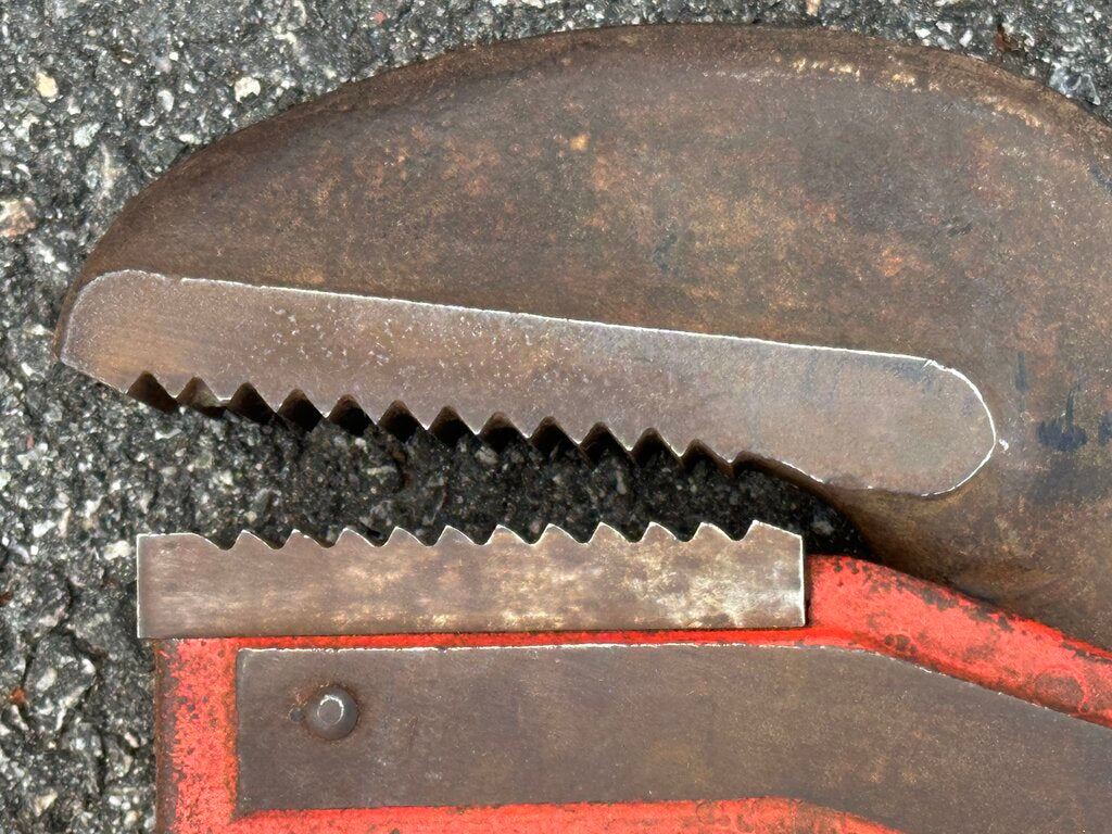 Heavy-Duty Straight Pipe Wrench