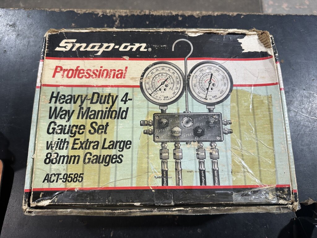 Heavy-Duty 4-Way Manifold Gauge Set With Extra-Large 88mm Gauges