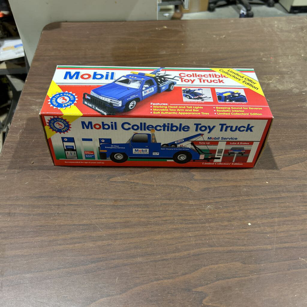 Mobil 1995 Collectable Toy Tow Truck