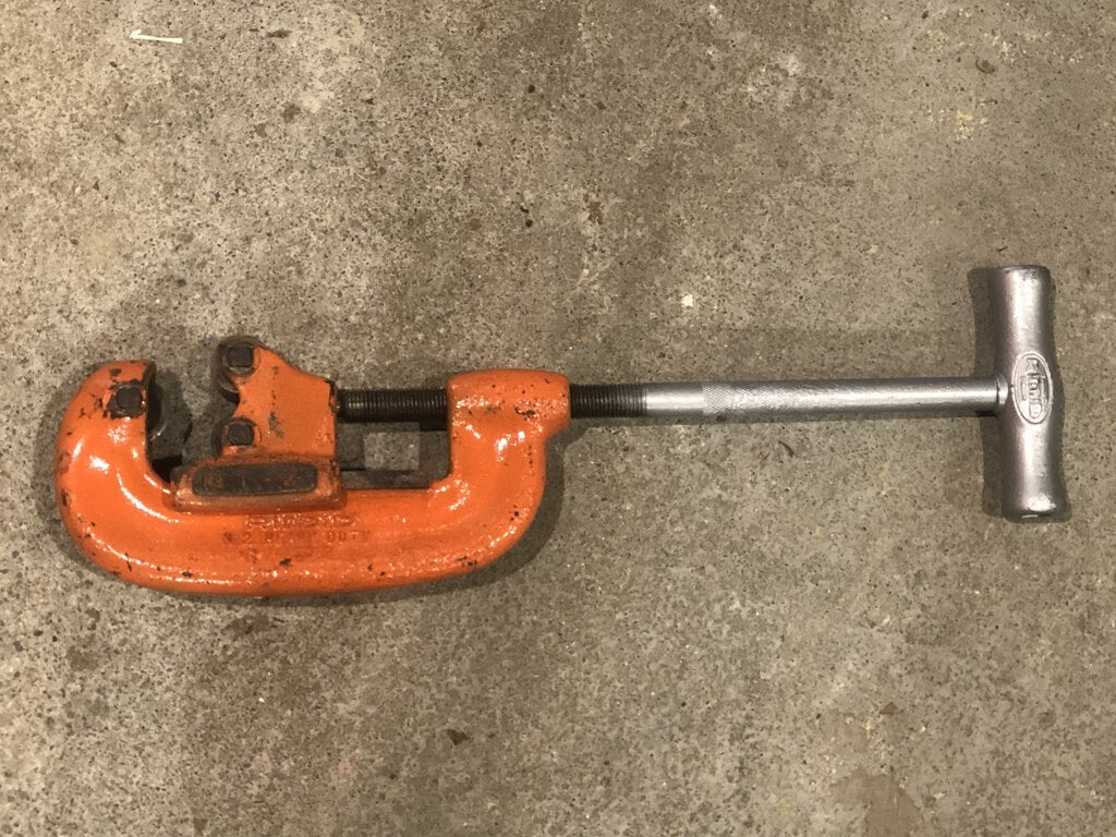 Adjustable Heavy-Duty Pipe Cutter