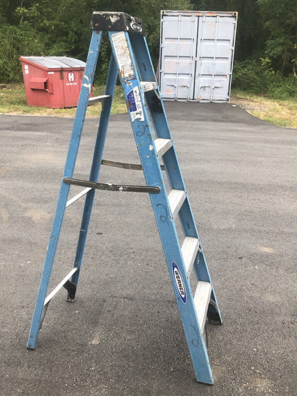 Fiberglass Step Ladder