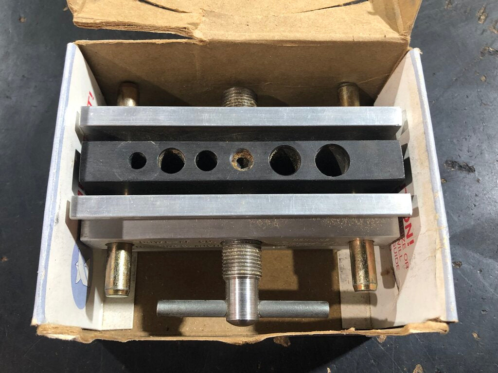 Self-Centering Dowel Drill Guide