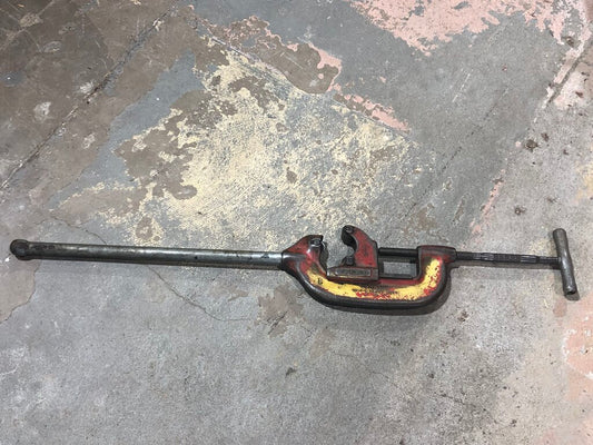 Heavy-Duty Pipe Cutter