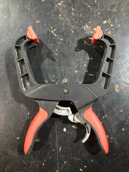 Ratcheting Hand Clamp