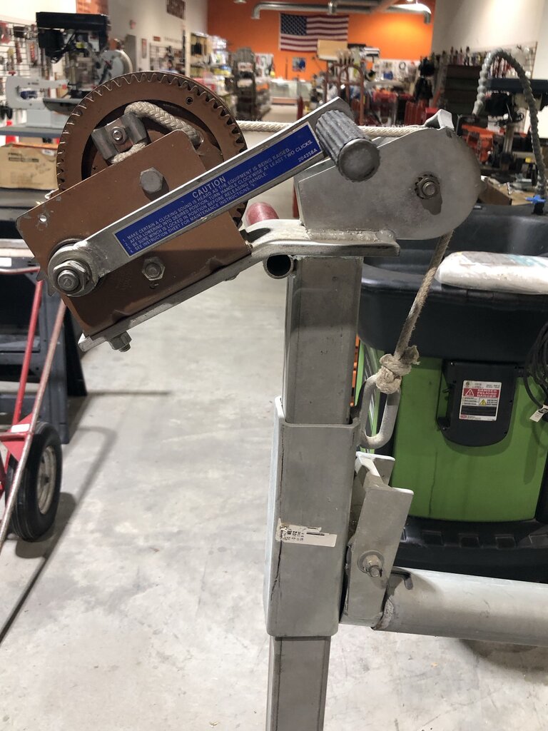 Manual Carpet Roll / Material Lift