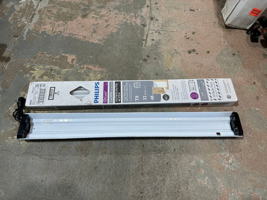 Fluorescent Shop Light with Bulbs