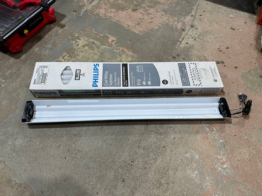 Fluorescent Shop Light with Bulbs