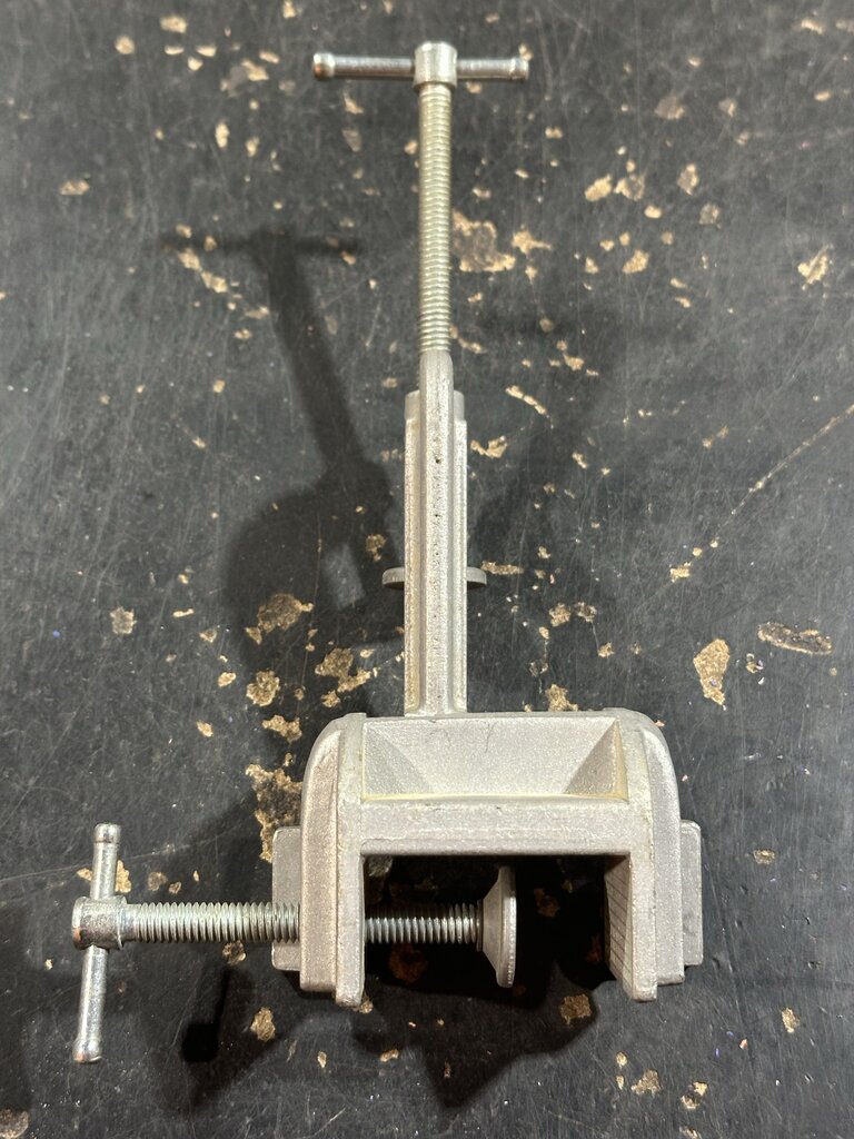 Right Arm 2-Way Clamp