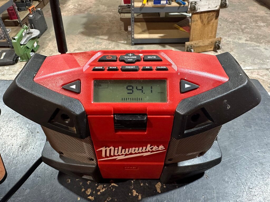 Corded/Cordless Jobsite Radio