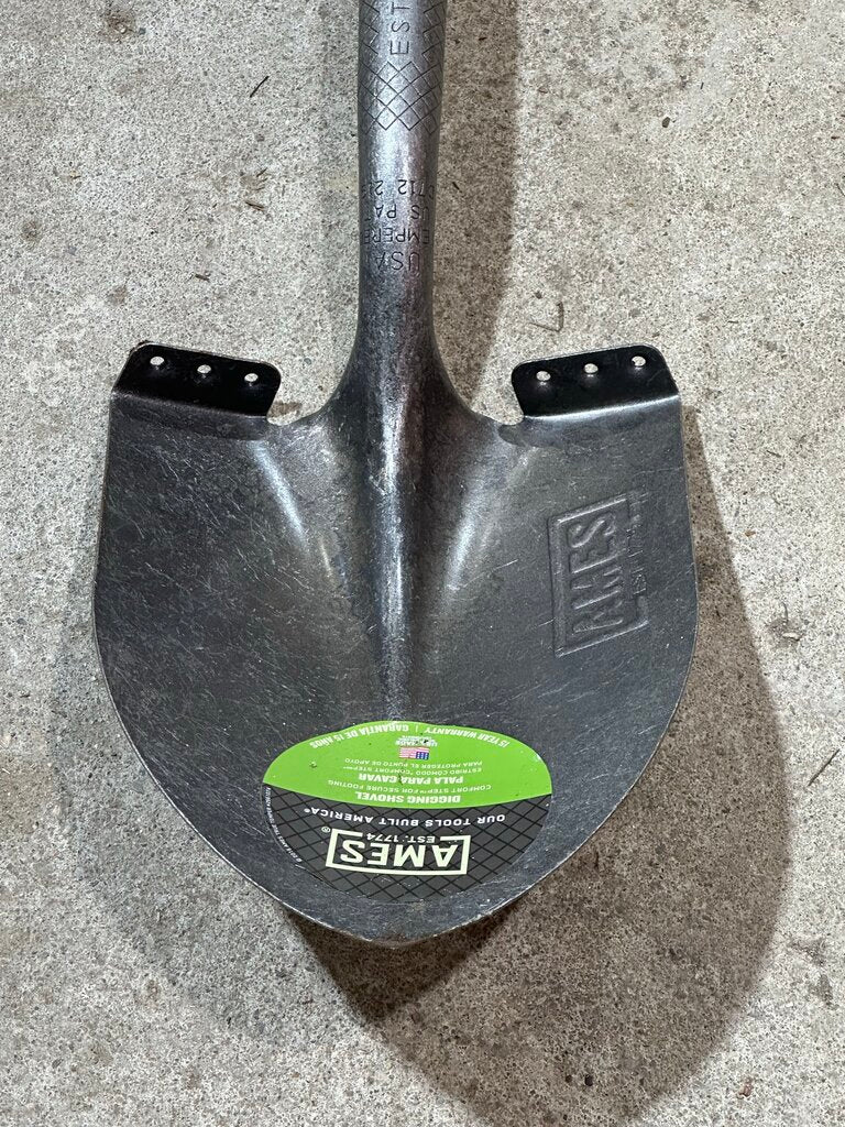 Wood Handle Round Point Digging Shovel