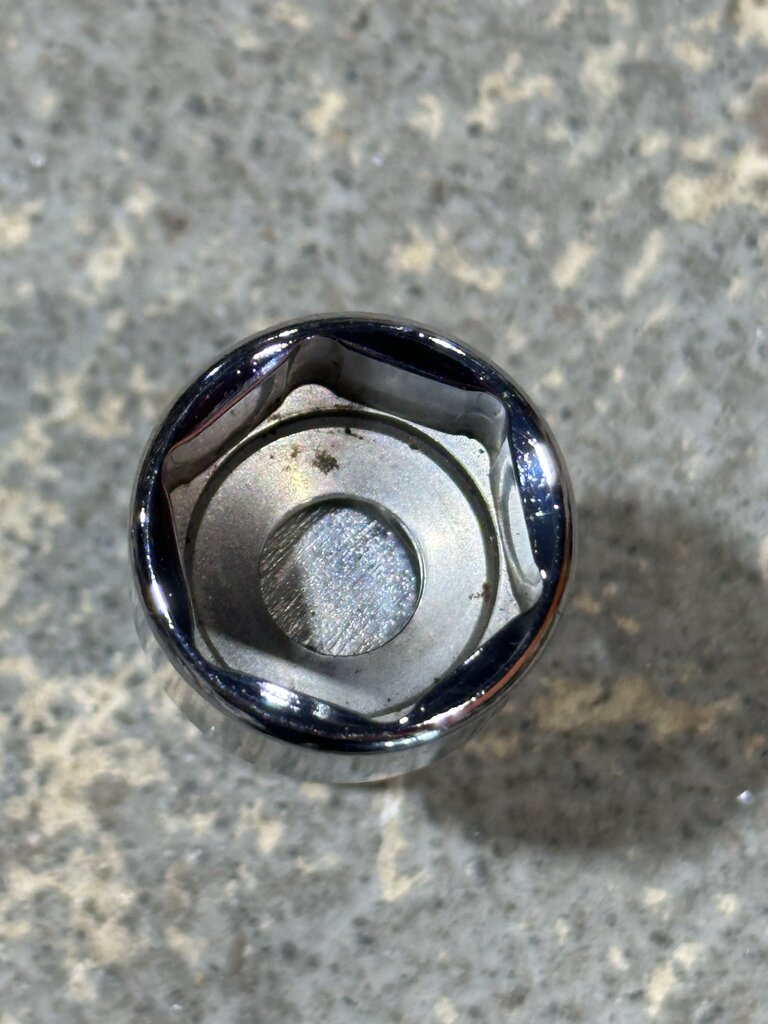 Shallow Universal Socket