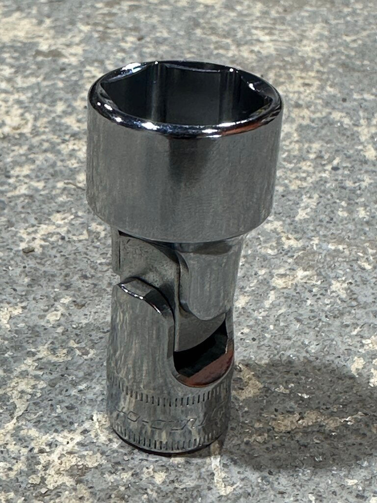Shallow Universal Socket