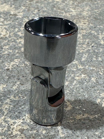 Shallow Universal Socket