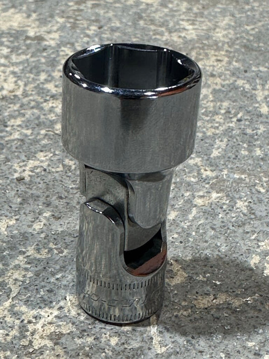Shallow Universal Socket