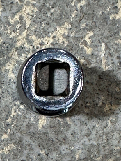 Shallow Universal Socket