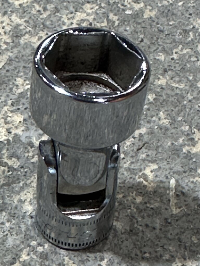 Shallow Universal Socket