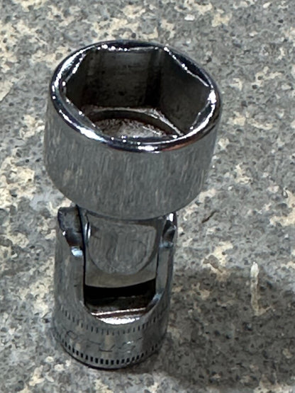 Shallow Universal Socket