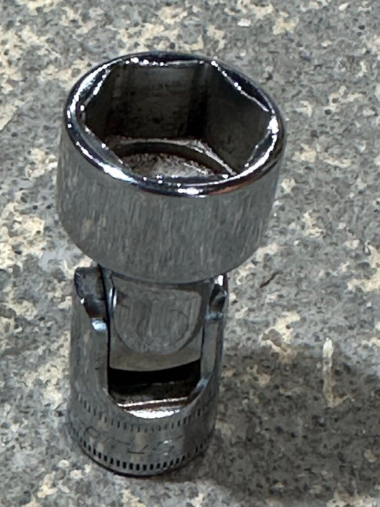 Shallow Universal Socket