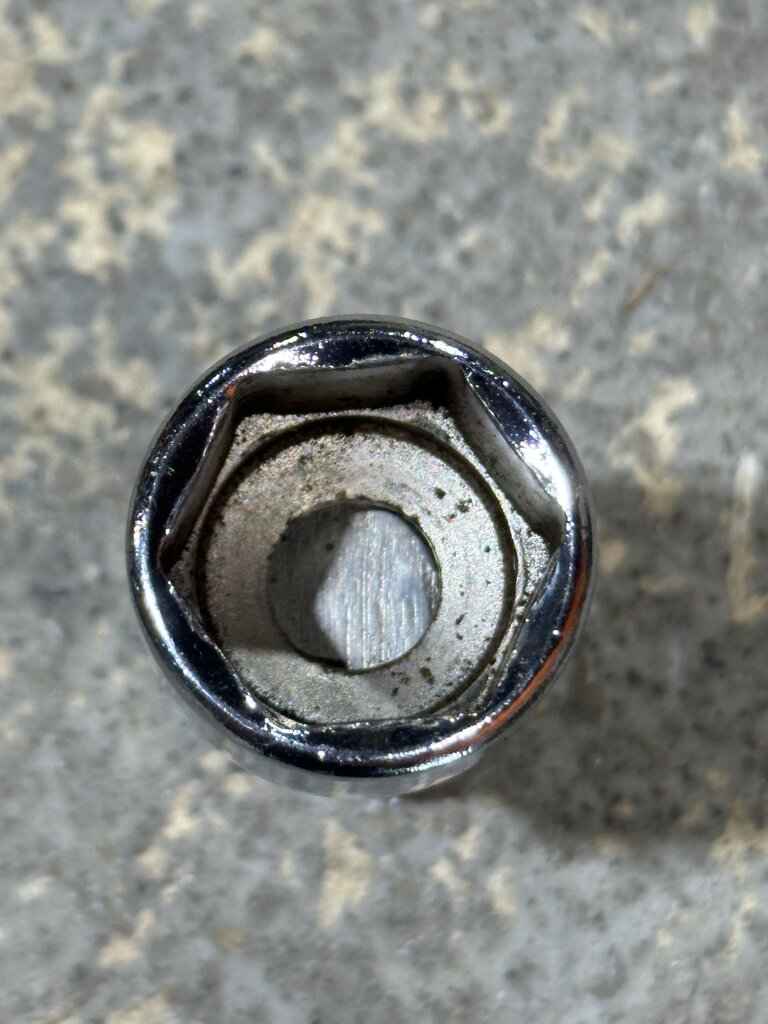 Shallow Universal Socket