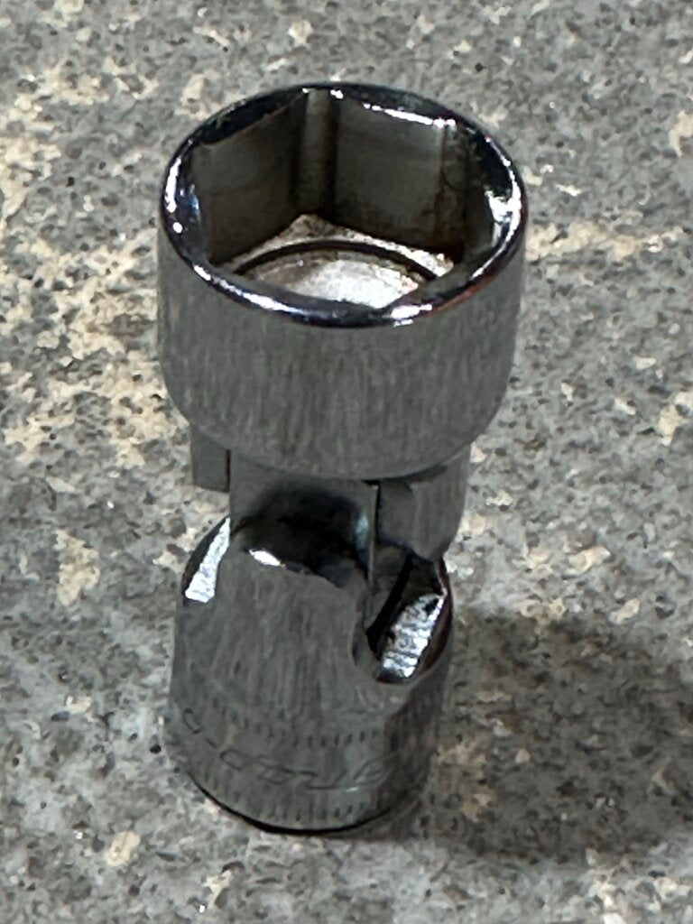 Shallow Universal Socket