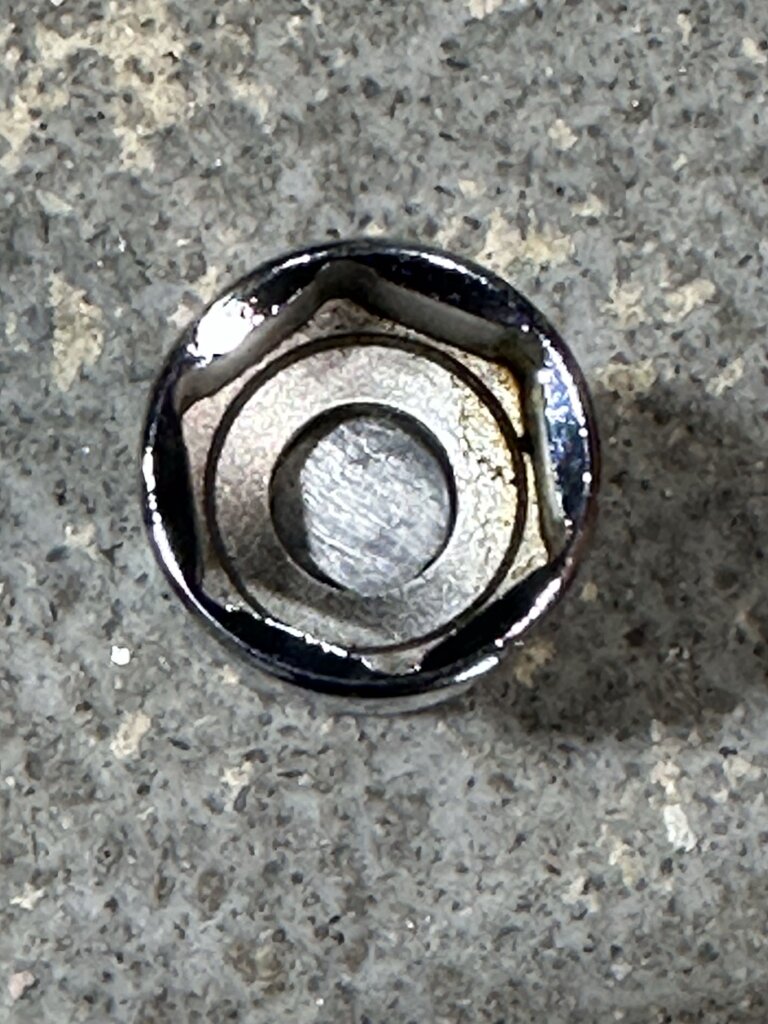 Shallow Universal Socket