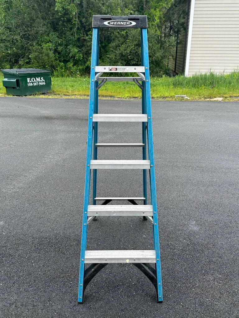 Fiberglass Step Ladder