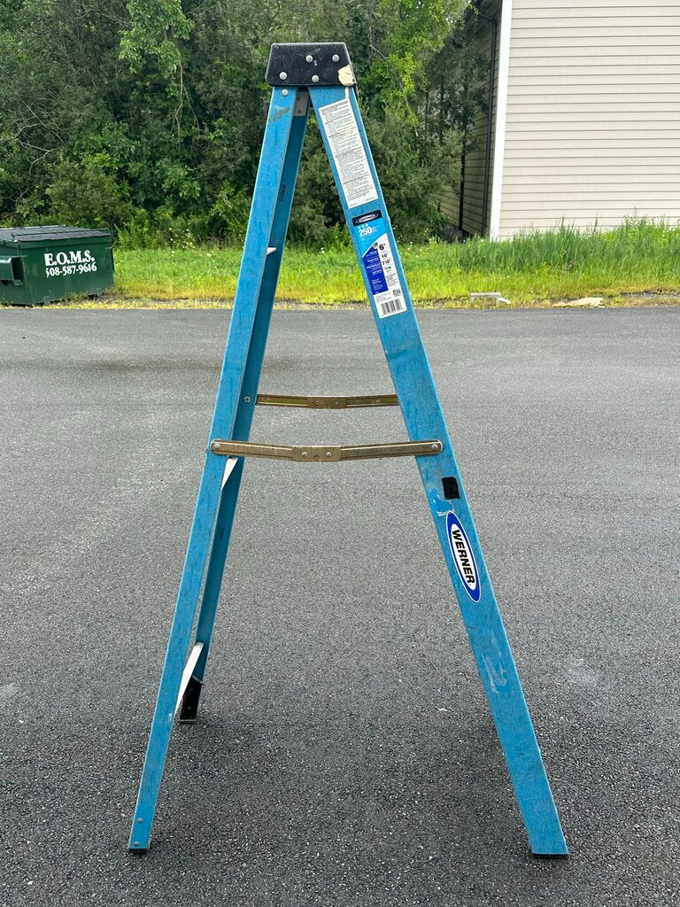 Fiberglass Step Ladder