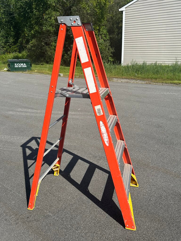 Fiberglass Platform Step Ladder