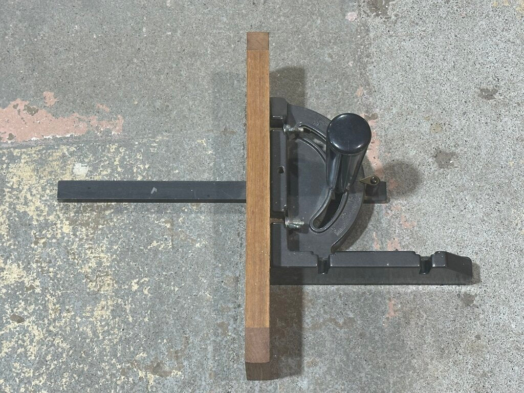 'Perfect' 90 Degree Miter Gauge System