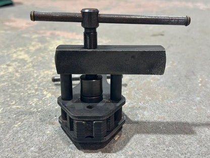 Brake Line Flaring Tool with Rotating Die Heads