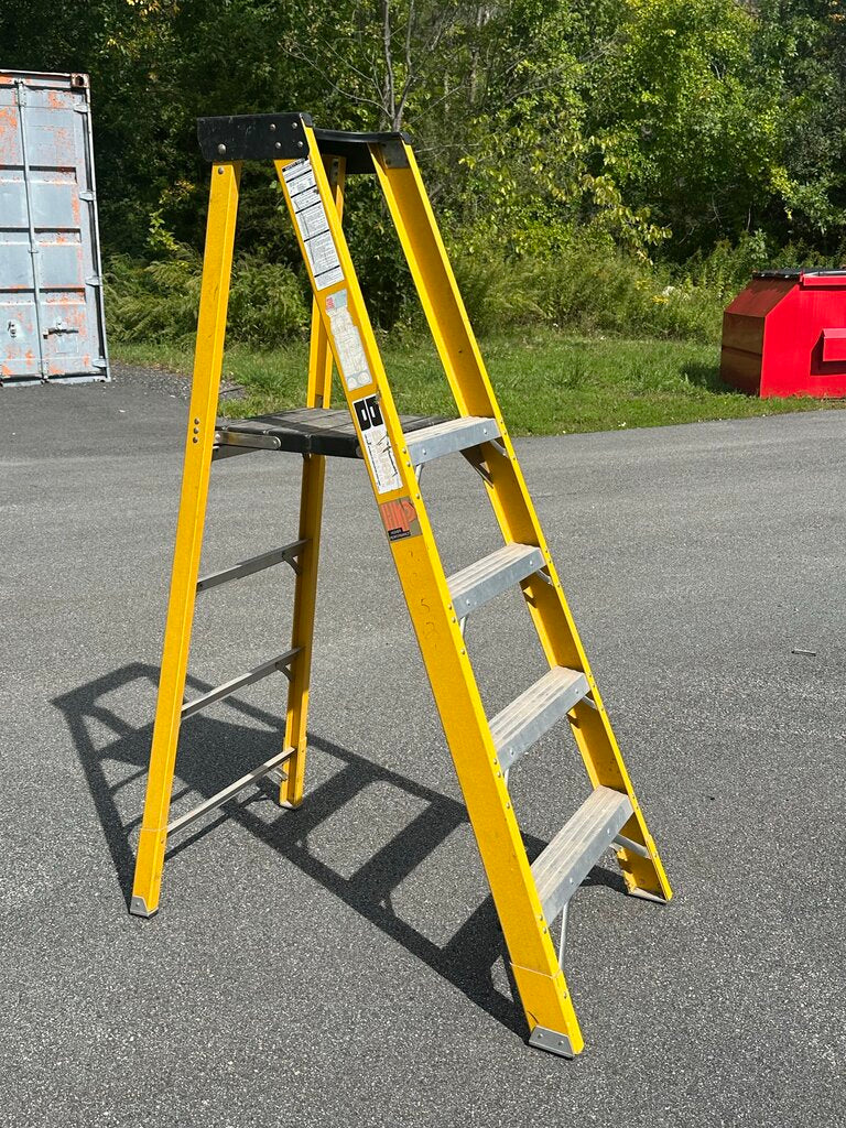 Safety Yellow Fiberglass Platform Ladder