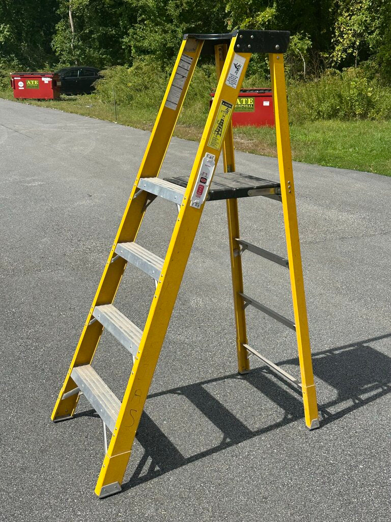 Safety Yellow Fiberglass Platform Ladder