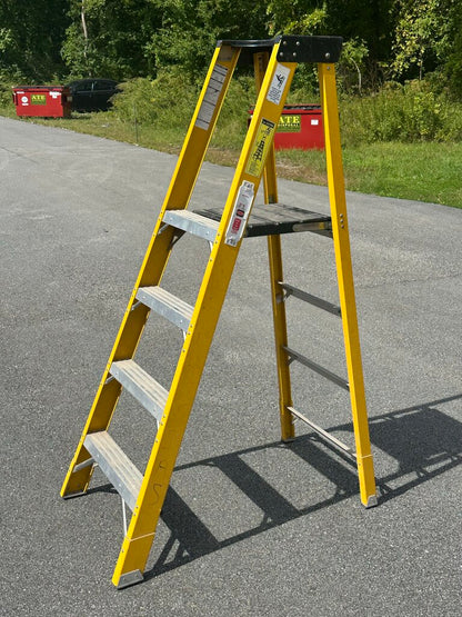 Safety Yellow Fiberglass Platform Ladder