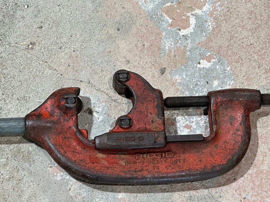 Heavy-Duty 2' - 4" Pipe & Tubing Cutter